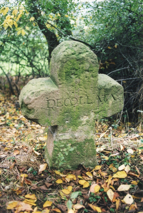 gedenkstein für die enthauptete Jungfrau, Foto: Matthias Schildbach, Goldene Höhe e.V.